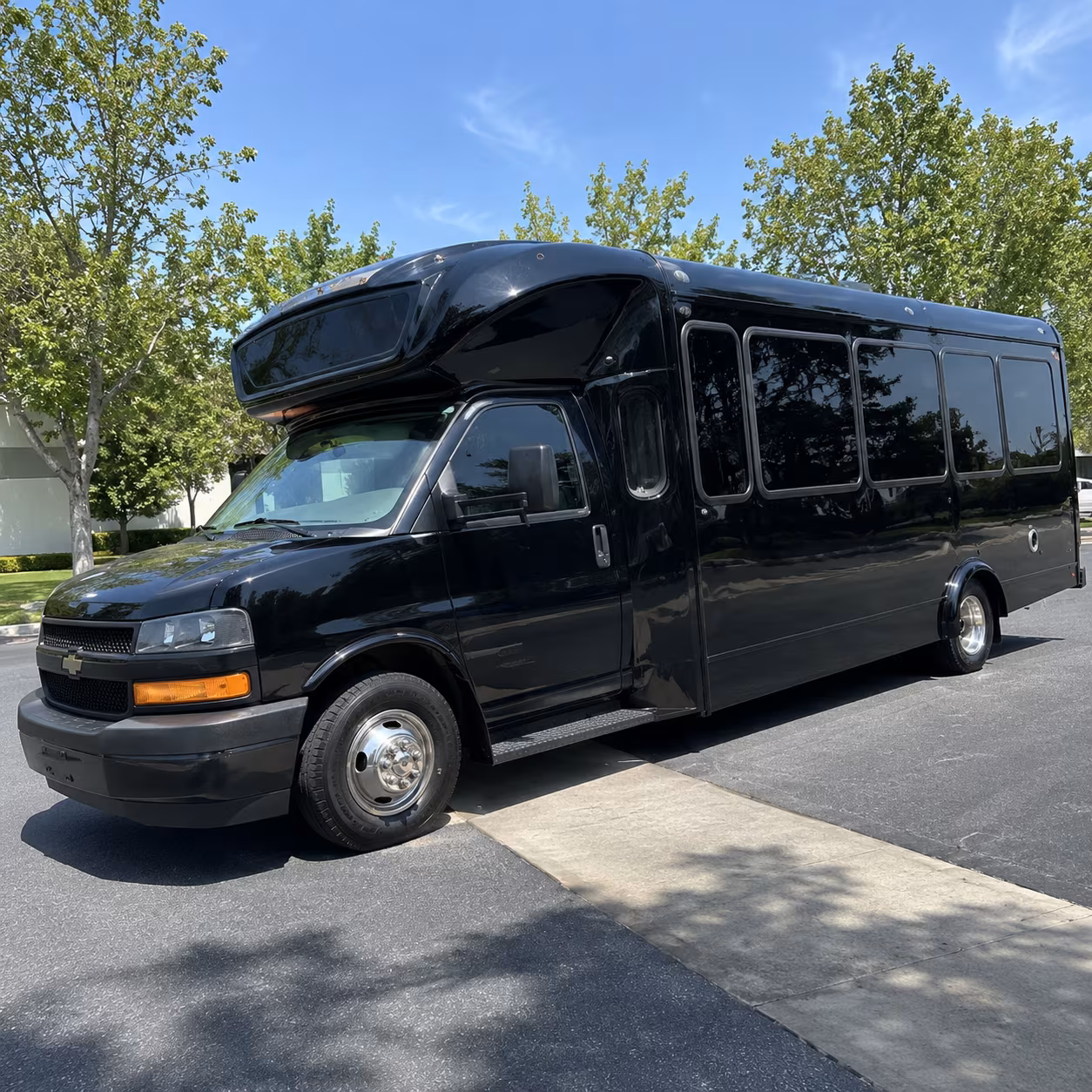 huntington beach 15 passenger party bus
